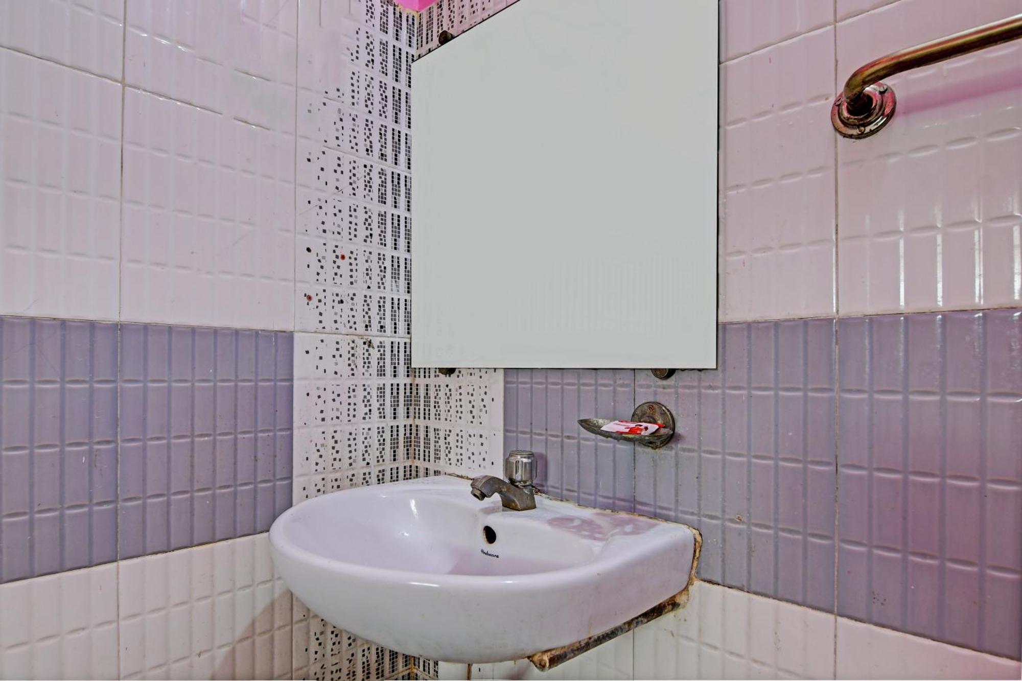 Hotel O Red Rose Near Noapara Metro Station Calcutta  Esterno foto